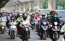 Mức phạt người đang điều khiển xe mô tô, xe gắn máy sử dụng thiết bị âm thanh (trừ thiết bị trợ thính)