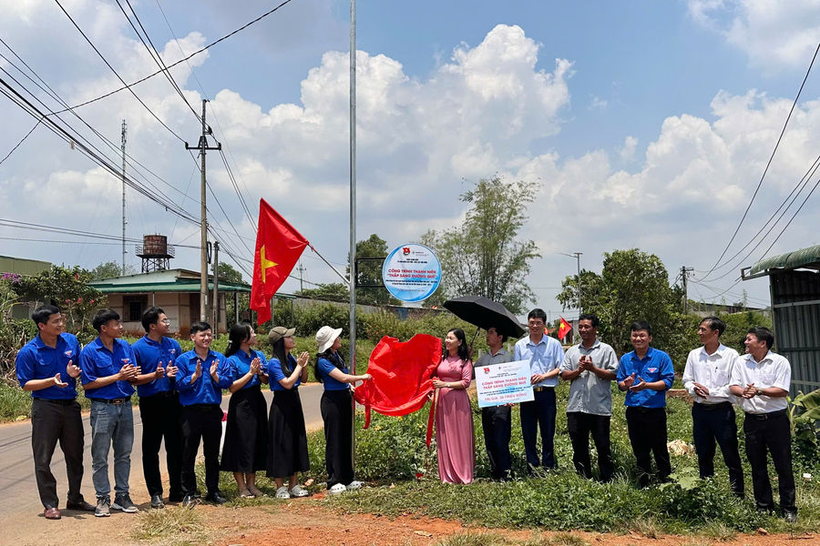 Tuổi trẻ UBND tỉnh Lâm Đồng với “Tháng Ba biên giới”