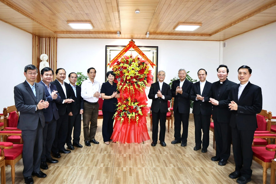 Lãnh đạo tỉnh Lâm Đồng thăm, chúc mừng Tòa Giám mục Giáo phận Đà Lạt nhân Lễ Phục sinh 2026