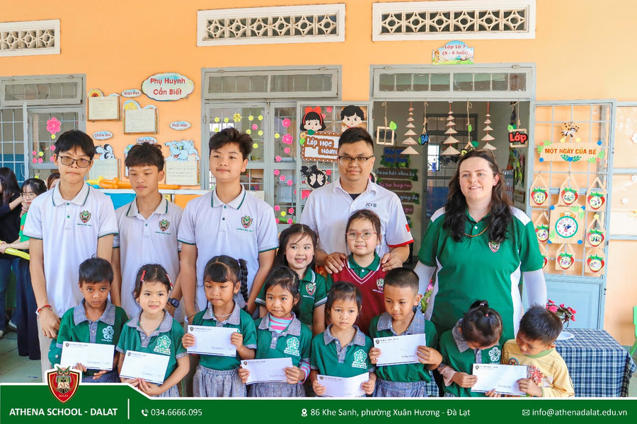 Athena School Đà Lạt trao hơn 55 triệu đồng học bổng và quà tặng cho học sinh xã Ka Đô