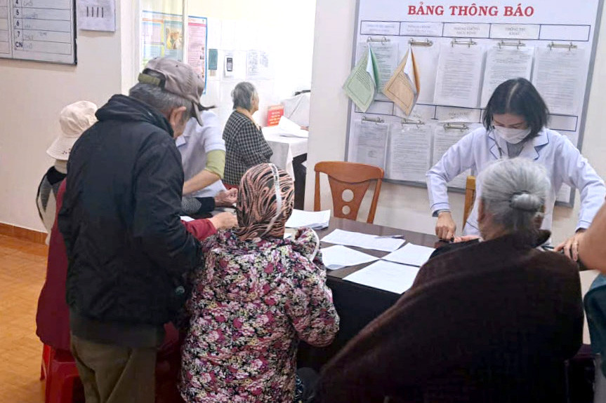 Theo dõi biến thể mới của COVID-19