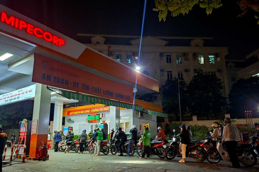 Cập nhật giá xăng dầu hôm nay 2/4/2026: Giá dầu thế giới tiếp tục đà giảm đầu tháng về quanh 100 USD/thùng