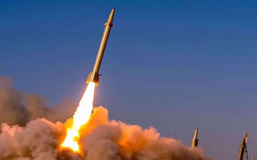 Iran nâng cấp tên lửa đạn đạo Etemad và chuẩn bị cho kịch bản xung đột kéo dài