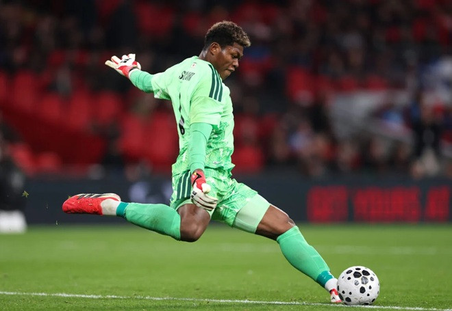 Zion Suzuki: Giải pháp cho bài toán thủ môn của Chelsea sau đợt FIFA Days