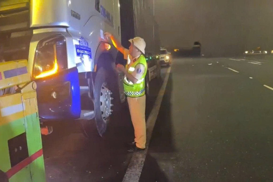 Điều khiển phương tiện không có giấy phép lái xe, tài xế và chủ xe bị phạt 77 triệu đồng