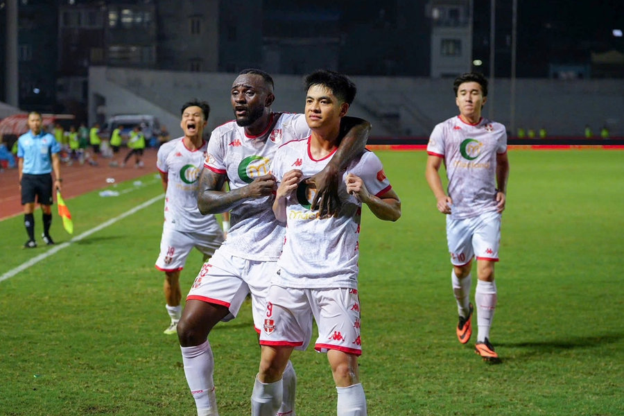Hải Phòng hạ gục Hà Nội FC: Khoảnh khắc bùng nổ của Hữu Nam tại Lạch Tray
