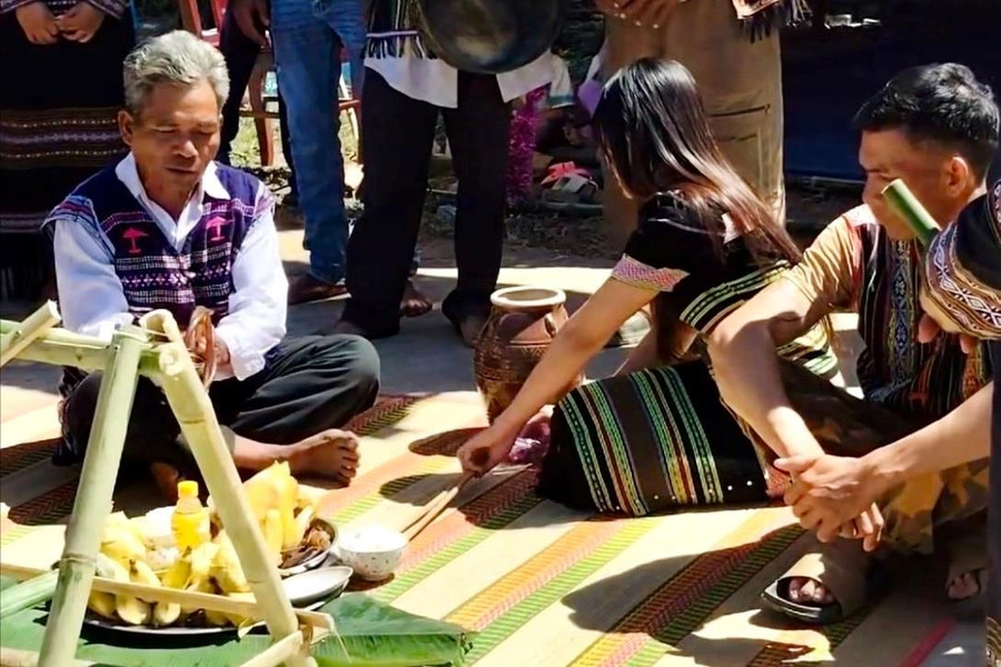 Bảo tồn và phát huy bản sắc văn hóa các dân tộc ở xã Sông Lũy