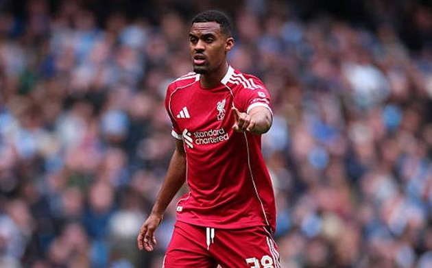 Ryan Gravenberch và bài toán số 6: Vì sao hàng thủ Liverpool dễ dàng sụp đổ trước Man City?