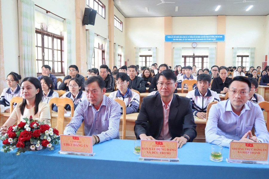 Gần 170 học viên được bồi dưỡng nhận thức về Đảng