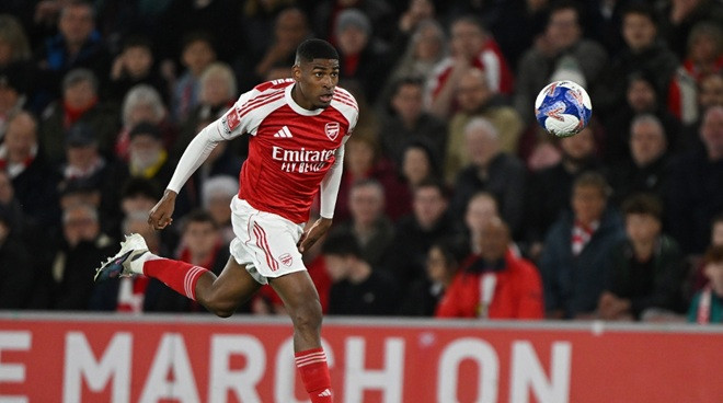 Mikel Arteta giải bài toán cánh phải: Vì sao Mosquera nên thay Ben White đấu Sporting?