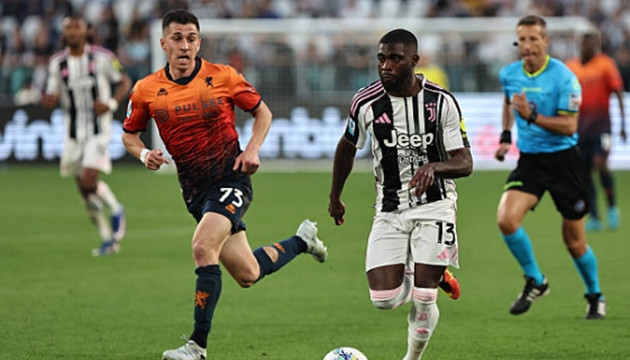 Juventus 2-0 Genoa: Lão phu nhân áp sát Top 4 sau chiến thắng thuyết phục