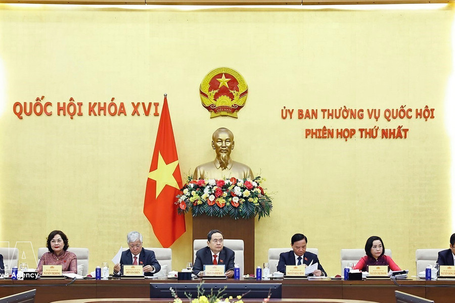 16th NA Standing Committee convenes first session