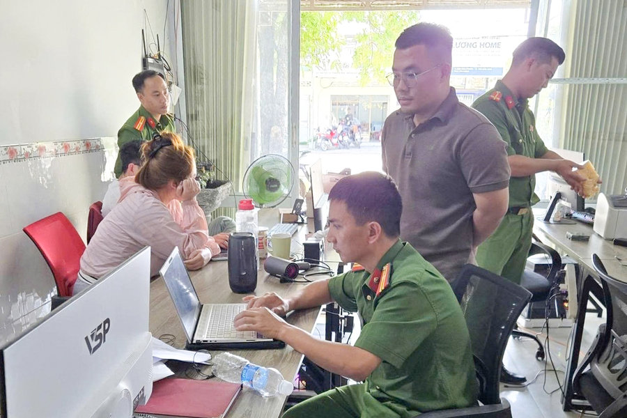 Công an Lâm Đồng phạt 3 đối tượng dùng AI tạo nội dung xuyên tạc về quân ngũ