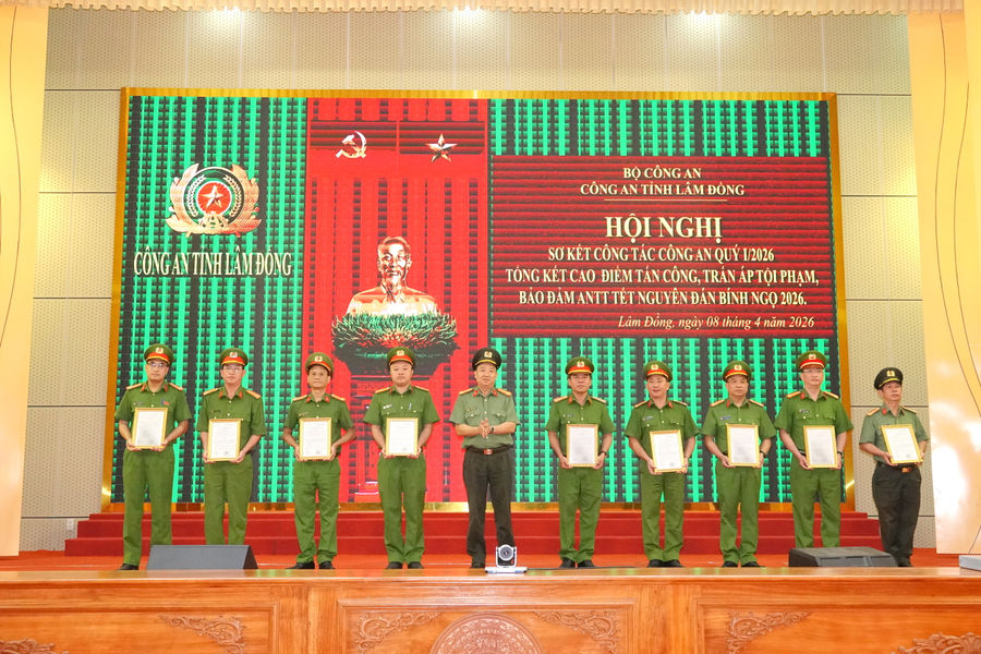 Nhiều đơn vị Công an Lâm Đồng được thưởng nóng sau cao điểm trấn áp tội phạm