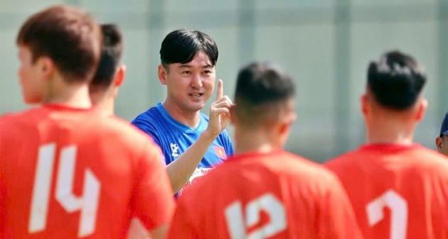 Trợ lý Lee Jung Soo chia tay đội tuyển Việt Nam: Sự thay đổi lớn trong ban huấn luyện HLV Kim Sang Sik