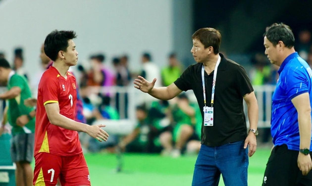 Tin bóng đá Việt Nam 8/4: Đình Bắc có thể dự ASIAD 20 và Malaysia nhắm cựu cầu thủ Arsenal