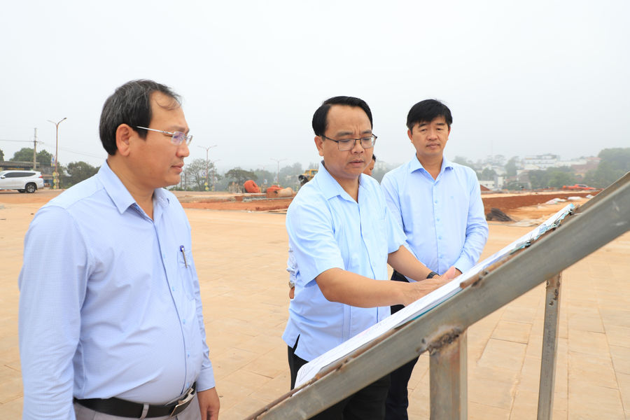 Phó Bí thư Thường trực Tỉnh ủy Đặng Hồng Sỹ kiểm tra một số công trình, dự án khu vực phía Tây Lâm Đồng