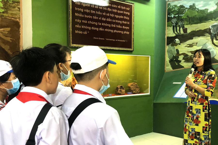 Exploring Museums Through Digital Technology