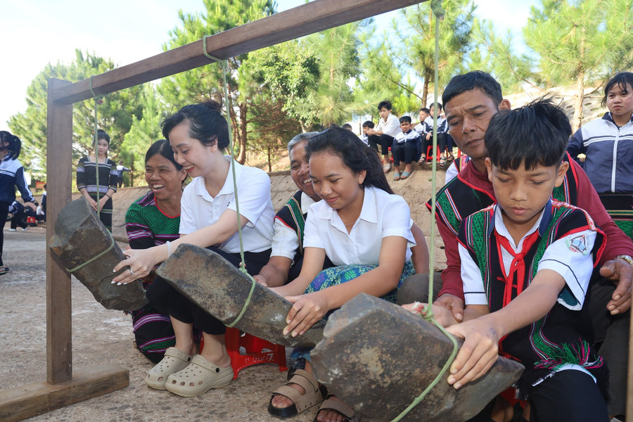 Guardians of the lithophone heritage in Dieng Du Village