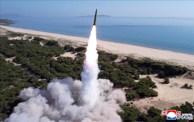 Triều Tiên thử nghiệm tên lửa đạn đạo Hwasong-11Ka mang đầu đạn chùm