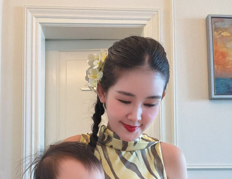 Hoa hậu Lê Âu Ngân Anh và ca sĩ Võ Hạ Trâm: Nỗ lực cân bằng sự nghiệp và thiên chức làm mẹ
