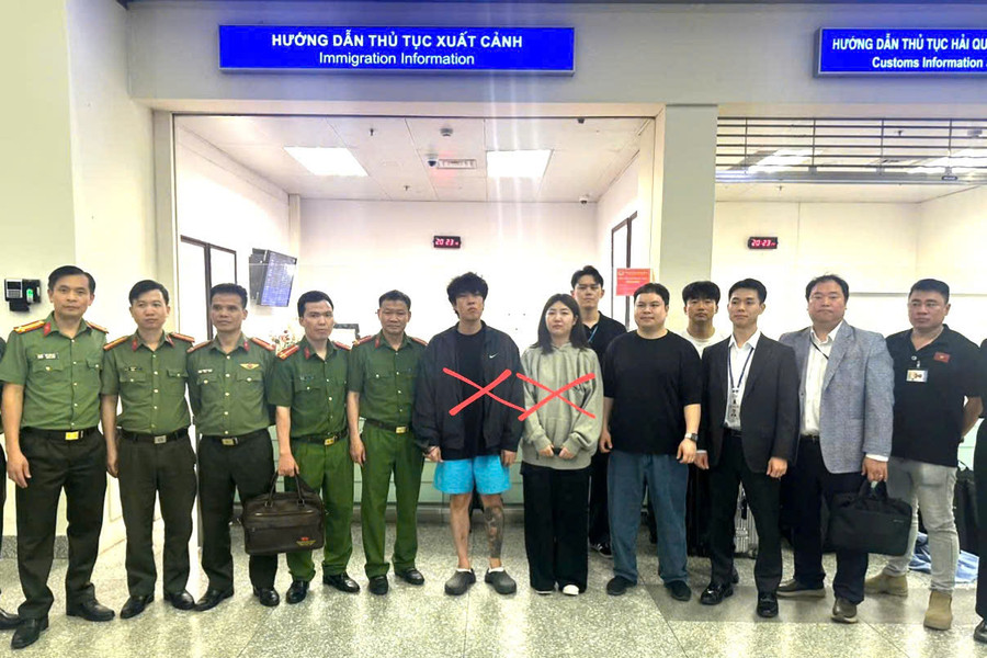 Công an tỉnh Bắc Ninh bàn giao hai đối tượng truy nã đỏ Interpol cho Hàn Quốc