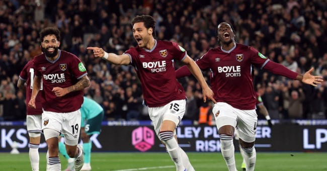 West Ham thắng đậm Wolves 4-0: Thoát hiểm ngoạn mục, đẩy Tottenham vào thế khó
