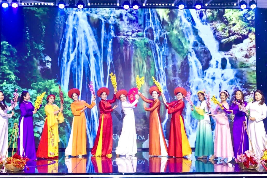 Vietnamese Ao Dai "Gathering and Growing" in Lam Dong