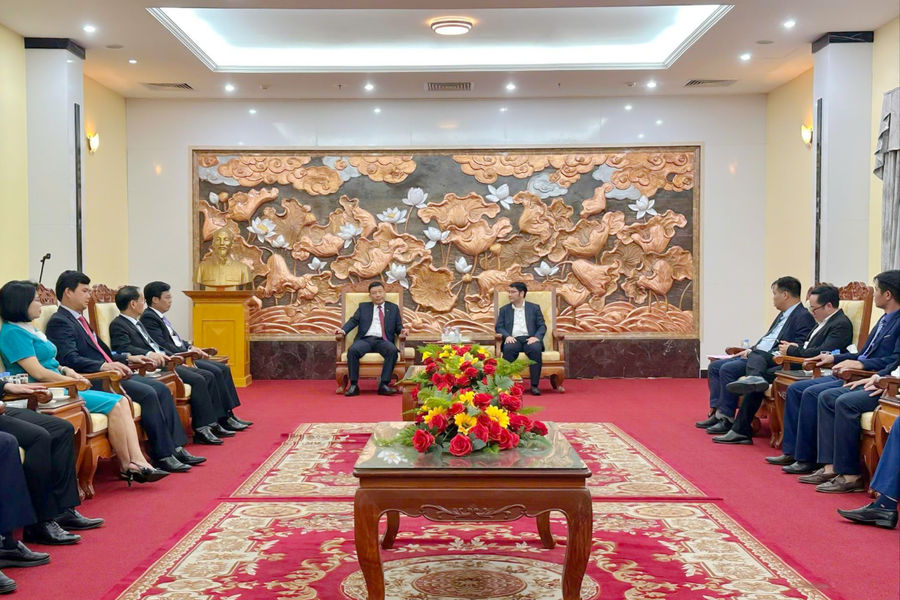 Lam Dong leaders work with the Vietnamese Embassy in Cambodia
