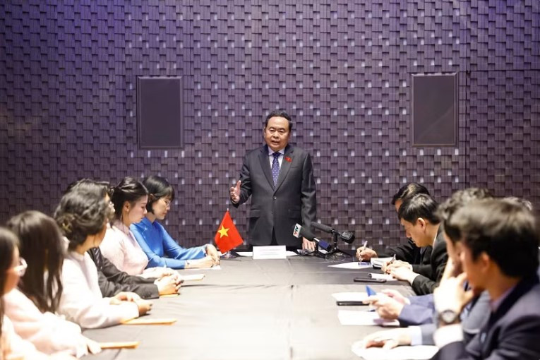 Chủ tịch Quốc hội Trần Thanh Mẫn gặp Hội sinh viên và các lưu học sinh tiêu biểu của Việt Nam tại Italia