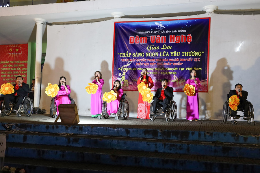 “Lighting the Flame of Love” show brings hope to people with disabilities in Lam Dong