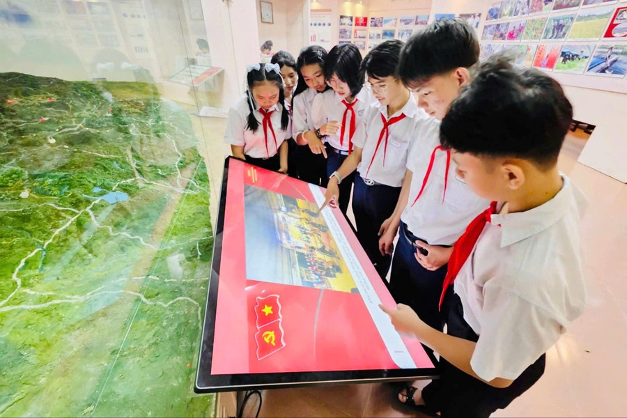 Bảo tàng Lâm Đồng: Ứng dụng màn hình tương tác tăng trải nghiệm tham quan