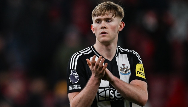 Arsenal và Chelsea gia nhập cuộc đua chiêu mộ Lewis Hall, Liverpool tranh David Raum