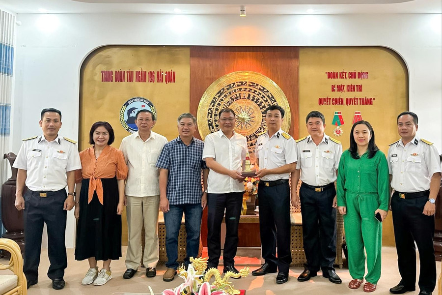 Báo và Phát thanh, Truyền hình Lâm Đồng thăm Trung đoàn 196 Hải quân