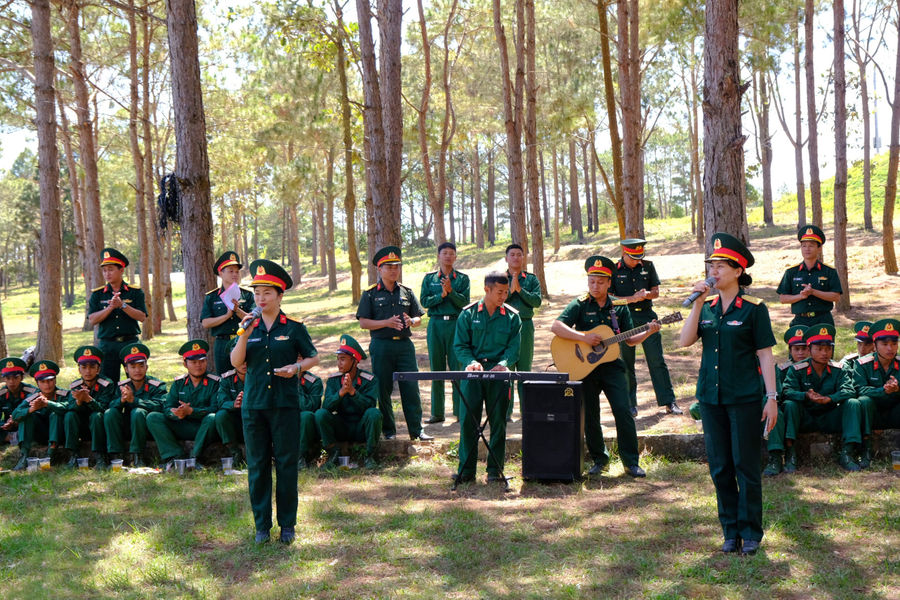 Hậu phương tiếp sức cho chiến sĩ mới