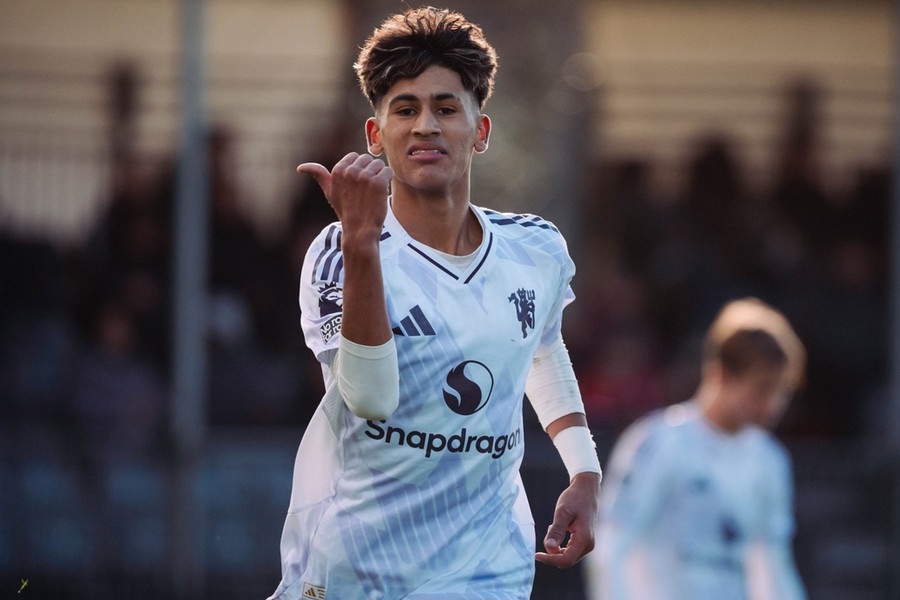 JJ Gabriel: Thần đồng 15 tuổi đang làm khuynh đảo học viện Man Utd