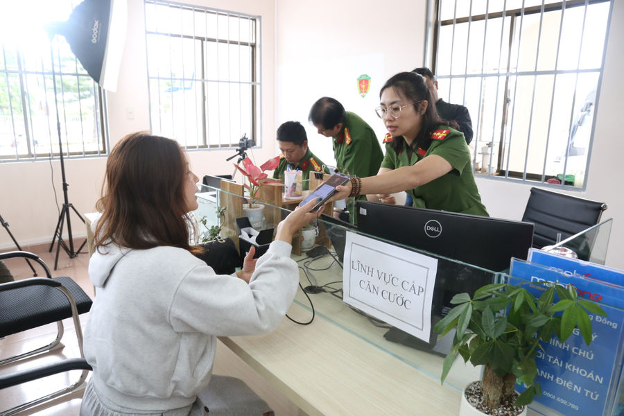 Cảnh sát quản lý hành chính Lâm Đồng giữ vững an ninh, bứt phá chuyển đổi số