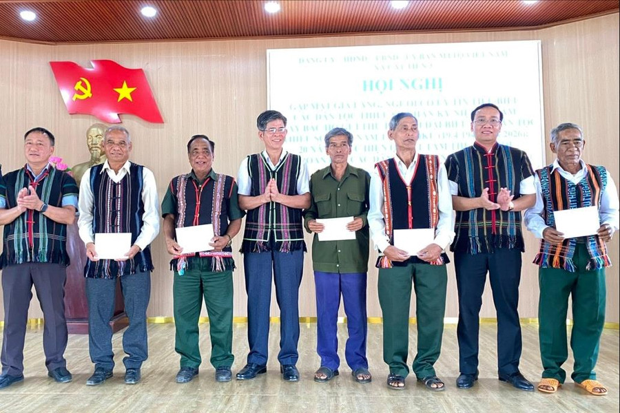 Xã Cát Tiên 3 gặp mặt già làng, người có uy tín tiêu biểu