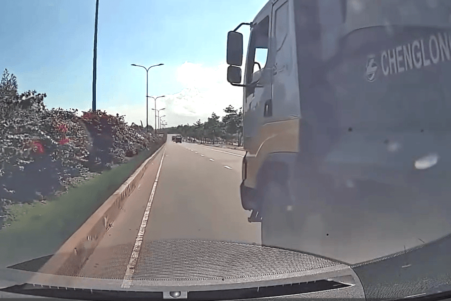 Xác minh clip xe ben tạt đầu, ép xe du khách trên đường Võ Nguyên Giáp