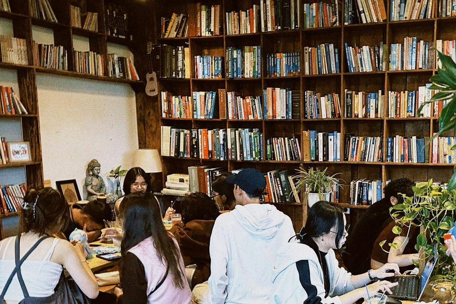 Promoting Reading Culture in Tourism Spaces in Lam Dong