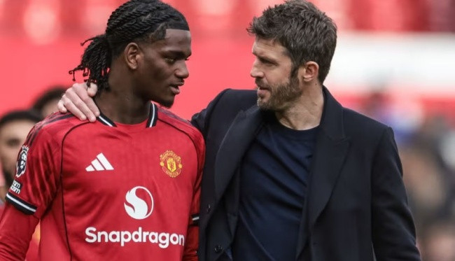 Michael Carrick và bài toán hàng thủ MU trước đại chiến Chelsea: Khi khủng hoảng là cơ hội