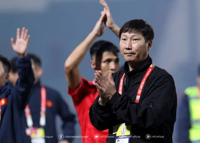 HLV Kim Sang-sik: Cầu thủ Việt Nam phải bỏ thói quen câu giờ để chuyên nghiệp hóa lối chơi