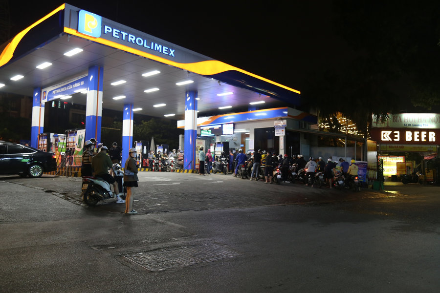Cập nhật giá xăng dầu hôm nay 19/4/2026: Giá dầu WTI cuối tuần dừng ở gần 83 USD/thùng
