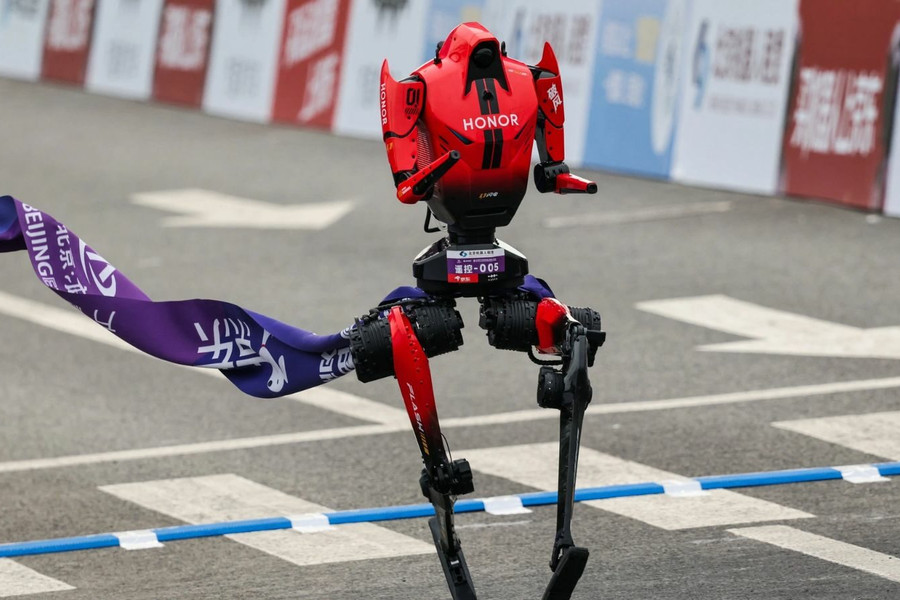 Robot hình người Trung Quốc phá kỷ lục chạy bán marathon: Khi máy móc vượt qua giới hạn con người