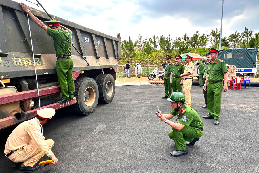 Siết chặt phương tiện tải trọng lớn