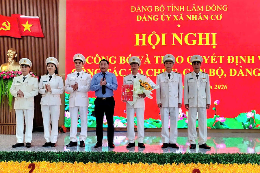 Đảng ủy xã Nhân Cơ công bố quyết định về công tác tổ chức, cán bộ