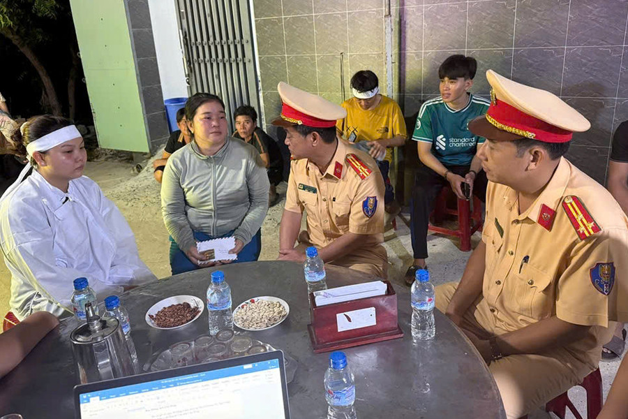 Công an Lâm Đồng hỗ trợ nạn nhân tai nạn giao thông khó khăn 70 triệu đồng