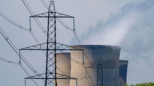 Anh bãi bỏ thuế carbon sản xuất điện từ năm 2028 để giảm áp lực giá năng lượng