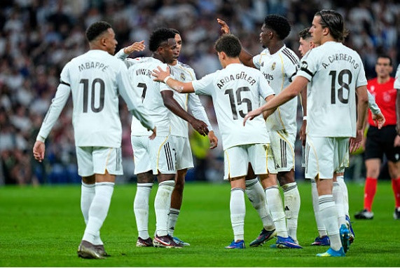 Real Madrid 2-1 Alaves: Mbappe giải cơn khát bàn thắng, Vinicius hối lỗi với Madridista