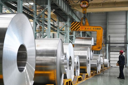 Thị trường nhôm đối mặt nguy cơ thiếu hụt 2 triệu tấn, giá chạm mức 3.672 USD mỗi tấn